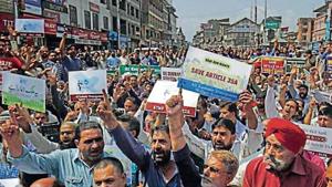 Amidst fears of war between India and Pakistan, following the Pulwama attack, people in the Kashmir valley also fear that Article 35 A may be abrogated.(HT FILE) Amidst fears of war between India and Pakistan, following the Pulwama attack, people in the Kashmir valley also fear that Article 35 A may be abrogated.(HT FILE)