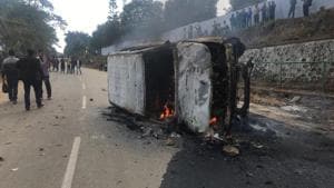 Protesters burnt down vehicles in protest against the government decision to provide Permanent Residence Certificate (PRC) to the non-Arunachal Pradesh ST residents, in Itanagar on February 24.(HT Photo) Protesters burnt down vehicles in protest against the government decision to provide Permanent Residence Certificate (PRC) to the non-Arunachal Pradesh ST residents, in Itanagar on February 24.(HT Photo)