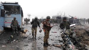 Soldiers examine the debris after an explosion in Lethpora in Kashmir's Pulwama district on February 14.(REUTERS) Soldiers examine the debris after an explosion in Lethpora in Kashmir's Pulwama district on February 14.(REUTERS)