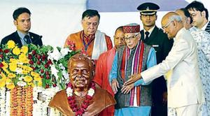 President Ram Nath Kovind unveiling a statue of former PM Atal Bihari Vajpayee at the DAV College, Lucknow, on Monday(HT) President Ram Nath Kovind unveiling a statue of former PM Atal Bihari Vajpayee at the DAV College, Lucknow, on Monday(HT)