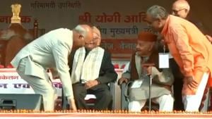 President Ramnath Kovind surprised many in the audience when he humbly bent down to touch the feet of his teachers.(Video grab) President Ramnath Kovind surprised many in the audience when he humbly bent down to touch the feet of his teachers.(Video grab)
