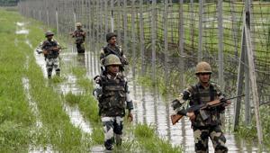 Pakistan on Thursday resorted to firing four times along the Line of Control in Jammu and Kashmir’s Poonch and Rajouri districts as it violated the ceasefire agreement for the seventh consecutive day with India saying it “retaliated strongly and effectively”.(HT Photo) Pakistan on Thursday resorted to firing four times along the Line of Control in Jammu and Kashmir’s Poonch and Rajouri districts as it violated the ceasefire agreement for the seventh consecutive day with India saying it “retaliated strongly and effectively”.(HT Photo)