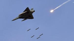 The IAF shot down a Pakistani F-16 fighter jet that intruded into Indian air space in Nowshera sector of Rajouri district in Jammu and Kashmir, according to external affairs ministry spokesman Raveesh Kumar.(PTI/Picture for representation) The IAF shot down a Pakistani F-16 fighter jet that intruded into Indian air space in Nowshera sector of Rajouri district in Jammu and Kashmir, according to external affairs ministry spokesman Raveesh Kumar.(PTI/Picture for representation)