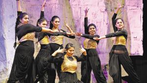 A spectacular dance performance on the theme of woman empowerment was part of Symbhav‘ 19.(ht/photo)
