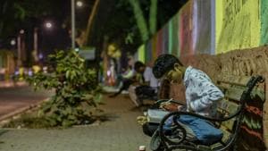 Students burn the midnight oil for SSC Exam, at Worli Abhyas Galli on Wednesday.(Kunal Patil/HT Photo) Students burn the midnight oil for SSC Exam, at Worli Abhyas Galli on Wednesday.(Kunal Patil/HT Photo)