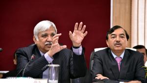 Chief Election Commissioner (C) Sunil Arora and election commissioner Sushil Chandra (R) addressing a press conference in Lucknow on Friday.(Ritu Singh) Chief Election Commissioner (C) Sunil Arora and election commissioner Sushil Chandra (R) addressing a press conference in Lucknow on Friday.(Ritu Singh)