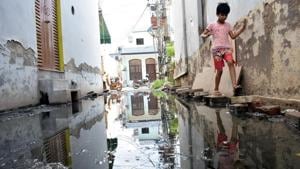 Tender awarded for new sewage line in C1 block of Palam Vihar. (Photo by Yogesh Kumar/ Hindustan Times)(Yogesh Kumar/HT PHOTO) Tender awarded for new sewage line in C1 block of Palam Vihar. (Photo by Yogesh Kumar/ Hindustan Times)(Yogesh Kumar/HT PHOTO)