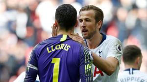 Tottenham Hotspur's English striker Harry Kane congratulates goalkeeper Hugo Lloris (L) after he saves a penalty from Pierre-Emerick Aubameyang.(AFP) Tottenham Hotspur's English striker Harry Kane congratulates goalkeeper Hugo Lloris (L) after he saves a penalty from Pierre-Emerick Aubameyang.(AFP)