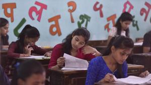 Students appearing for SSC exams at Prabhdaevi Municipal School in Mumbai, India, on Friday(Anshuman Poyrekar/HT Photo) Students appearing for SSC exams at Prabhdaevi Municipal School in Mumbai, India, on Friday(Anshuman Poyrekar/HT Photo)