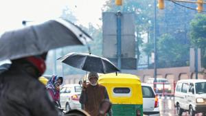 The day temperature plunged by five degrees Celsius on Saturday, making it the second coldest March day in 27 years.(PTI) The day temperature plunged by five degrees Celsius on Saturday, making it the second coldest March day in 27 years.(PTI)