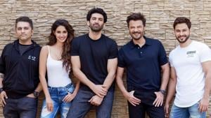 Anil Kapoor shared this picture of the team of Malang.(Twitter) Anil Kapoor shared this picture of the team of Malang.(Twitter)
