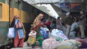 Of the 176 passengers who arrived at Attari, 162 were Indians, a customs official said.(Sameer Sehgal/HT) Of the 176 passengers who arrived at Attari, 162 were Indians, a customs official said.(Sameer Sehgal/HT)