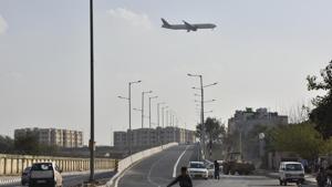 Nine domestic and one international flight were diverted from the Delhi airport because of low visibility.(HT PHOTO) Nine domestic and one international flight were diverted from the Delhi airport because of low visibility.(HT PHOTO)