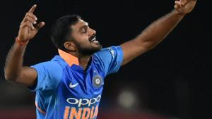Vijay Shankar celebrates the dismissal of Australia's Marcus Stoinis.(PTI) Vijay Shankar celebrates the dismissal of Australia's Marcus Stoinis.(PTI)