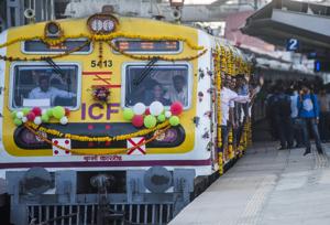 Due to a signal failure at Parel terminus , services were disrupted on Monday.(HT Photo) Due to a signal failure at Parel terminus , services were disrupted on Monday.(HT Photo)