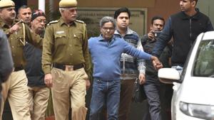 Rajiv Saxena’s (centre, in blue) statement was recorded for around three hours in the chamber of additional chief metropolitan magistrate, Samar Vishal.(Sanchit Khanna/HT File Photo) Rajiv Saxena’s (centre, in blue) statement was recorded for around three hours in the chamber of additional chief metropolitan magistrate, Samar Vishal.(Sanchit Khanna/HT File Photo)