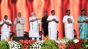 Prime Minister Narendra Modi unveils multiple projects, in Kancheepuram, Wednesday. Tamil Nadu Governor Banwarilal Purohit, Chief Minister Edappadi K Palaniswami, Deputy Chief Minister O Pannneerselvam and other dignitaries are also seen.(PTI) Prime Minister Narendra Modi unveils multiple projects, in Kancheepuram, Wednesday. Tamil Nadu Governor Banwarilal Purohit, Chief Minister Edappadi K Palaniswami, Deputy Chief Minister O Pannneerselvam and other dignitaries are also seen.(PTI)