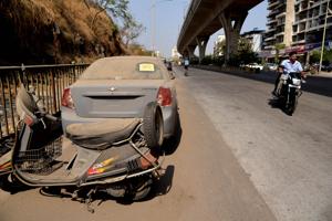 Government authorities are also empowered to levy and recover towing charges if such vehicles are removed by any governmental agency, such as the traffic police.(HT file) Government authorities are also empowered to levy and recover towing charges if such vehicles are removed by any governmental agency, such as the traffic police.(HT file)