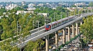 Lucknow will enter the list of elite cities having a Metro network of more than 20 km. Apart from an across-the-Gomti ride, commuters will also travel through an underground tunnel for the first time.(HT Photo)
