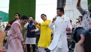 Shah Rukh Khan, Ranbir Kapoor and Karan Johar dancing with Akash Ambani at his wedding. Shah Rukh Khan, Ranbir Kapoor and Karan Johar dancing with Akash Ambani at his wedding.