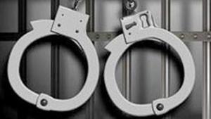 The driver and conductor of a private bus were arrested on Friday for allegedly robbing passengers after offering them ride at lower fares to their destinations from outside the Anand Vihar railway station, police said.(File Photo) The driver and conductor of a private bus were arrested on Friday for allegedly robbing passengers after offering them ride at lower fares to their destinations from outside the Anand Vihar railway station, police said.(File Photo)