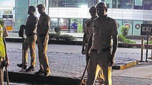A couple was robbed of their Maruti Swift car by three unidentified men at gunpoint on Friday night from near the Parthla roundabout.(Yogendra Kumar/HT PHOTO) A couple was robbed of their Maruti Swift car by three unidentified men at gunpoint on Friday night from near the Parthla roundabout.(Yogendra Kumar/HT PHOTO)