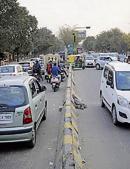 The Baba Balaknath intersection in Sector 71 that was blocked for traffic from sectors 121, 122 and neighbouring areas will see permanent changes as the traffic police and the Noida authority are creating a median at the site.(Sunil Ghosh/HT Photo) The Baba Balaknath intersection in Sector 71 that was blocked for traffic from sectors 121, 122 and neighbouring areas will see permanent changes as the traffic police and the Noida authority are creating a median at the site.(Sunil Ghosh/HT Photo)