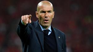 Zinedine Zidane gives his team instructions during the UEFA Champions League Final.(UEFA via Getty Images)
