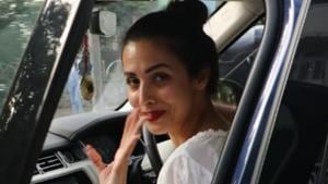 Malaika Arora waves to the paparazzi.(Varinder Chawla) Malaika Arora waves to the paparazzi.(Varinder Chawla)