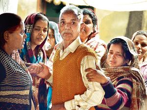 Grieving family members of Sundar Singh at his house in Sihani village in Ghaziabad.(Sakib Ali/HT Photo) Grieving family members of Sundar Singh at his house in Sihani village in Ghaziabad.(Sakib Ali/HT Photo)