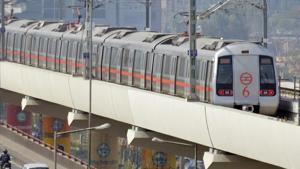 A 24-year-old woman allegedly jumped on the tracks at Dwarka Mor station Tuesday morning to fetch her money which had fallen there, leading to brief disruption of services on the Delhi Metro’s Blue Line (Photo by Sakib Ali / Hindustan Times)(HT Photo) A 24-year-old woman allegedly jumped on the tracks at Dwarka Mor station Tuesday morning to fetch her money which had fallen there, leading to brief disruption of services on the Delhi Metro’s Blue Line (Photo by Sakib Ali / Hindustan Times)(HT Photo)