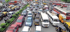 The Kalanagar junction at Bandra sees more than 12,000 vehicles every hour and the proposed structure would enable motorists from Bandra Kurla Complex (BKC) and Sion to access the BWSL directly.(HT File Photo) The Kalanagar junction at Bandra sees more than 12,000 vehicles every hour and the proposed structure would enable motorists from Bandra Kurla Complex (BKC) and Sion to access the BWSL directly.(HT File Photo)