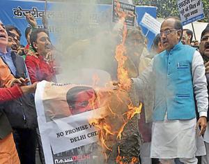 BJP leader Vijay Goel said Delhi chief minister Arvind Kejriwal has diluted the issue of full statehood with his “anarchist” behaviour.(Sushil Kumar/HT Photo) BJP leader Vijay Goel said Delhi chief minister Arvind Kejriwal has diluted the issue of full statehood with his “anarchist” behaviour.(Sushil Kumar/HT Photo)