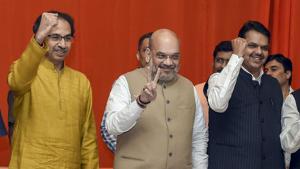 BJP President Amit Shah flanked by Shiv Sena President Uddhav Thackeray and Maharashtra Chief Minister Devendra Fadnavis during the announcement of an alliance between Shiv Sena and BJP for Lok Sabha and Assembly polls, in Mumbai.(PTI) BJP President Amit Shah flanked by Shiv Sena President Uddhav Thackeray and Maharashtra Chief Minister Devendra Fadnavis during the announcement of an alliance between Shiv Sena and BJP for Lok Sabha and Assembly polls, in Mumbai.(PTI)