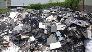 As per the E-Waste Management Rules, manufacturers of electric and electronic equipments must facilitate their collection and return it to authorized dismantlers or recyclers.(Representative image) As per the E-Waste Management Rules, manufacturers of electric and electronic equipments must facilitate their collection and return it to authorized dismantlers or recyclers.(Representative image)