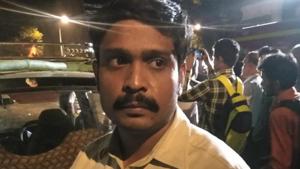 Mohommad Akhtar Ansari (39), a taxi driver, whose vehicle was crushed when a slab of the overbridge near Mumbai’s CST collapsed on Thursday evening.(HT PHOTO) Mohommad Akhtar Ansari (39), a taxi driver, whose vehicle was crushed when a slab of the overbridge near Mumbai’s CST collapsed on Thursday evening.(HT PHOTO)