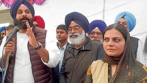 Former Punjab minister and leader Bikram Singh Majithia (L) addressing a public meeting organised to induct Gurinder Singh Tony (C) into Shiromani Akali Dal (SAD) in Tarn Taran on Wednesday.(HT Photo) Former Punjab minister and leader Bikram Singh Majithia (L) addressing a public meeting organised to induct Gurinder Singh Tony (C) into Shiromani Akali Dal (SAD) in Tarn Taran on Wednesday.(HT Photo)