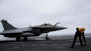 A French Rafale fighter jet prepares to take off from the French aircraft carrier Charles de Gaulle in the Mediterranean sea.(REUTERS/Representative image) A French Rafale fighter jet prepares to take off from the French aircraft carrier Charles de Gaulle in the Mediterranean sea.(REUTERS/Representative image)