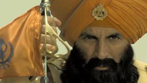 Akshay Kumar stars in the lead in Kesari. Check out the new video.