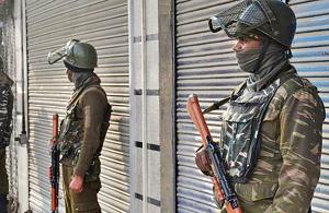 A special police officer has been shot dead by unknown gunmen outside her house in Jammu and Kashmir’s Shopian.(ANI) A special police officer has been shot dead by unknown gunmen outside her house in Jammu and Kashmir’s Shopian.(ANI)
