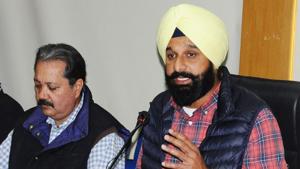 Senior Shiromani Akali Dal (SAD) leader and former revenue minister Bikram Singh Majithia addressing a press conference in Chandigarh on Saturday.(HT Photo) Senior Shiromani Akali Dal (SAD) leader and former revenue minister Bikram Singh Majithia addressing a press conference in Chandigarh on Saturday.(HT Photo)
