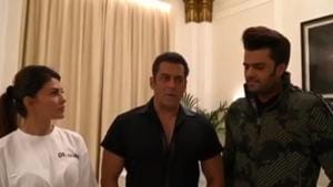 Salman Khan shared a video explaining the reason why his event in Dubai got cancelled. Also in it were Jacqueline Fernandez and TV host Maniesh Paul.(Instagram) Salman Khan shared a video explaining the reason why his event in Dubai got cancelled. Also in it were Jacqueline Fernandez and TV host Maniesh Paul.(Instagram)