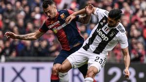 Genoa's Portuguese defender Pedro Pereira (L) and Juventus' German midfielder Emre Can vie for the ball in their Serie A match.(AFP) Genoa's Portuguese defender Pedro Pereira (L) and Juventus' German midfielder Emre Can vie for the ball in their Serie A match.(AFP)