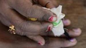 An Indian election official inks a woman’s finger after an election.(AFP photo) An Indian election official inks a woman’s finger after an election.(AFP photo)