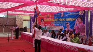 Bahujan Samaj Party workers adding BSP flags to SP flags at the joint SP-BSP meeting in Tirwa in Kannauj on Sunday, March 17, 2019.(Pankaj Uaiswal / HT Photo) Bahujan Samaj Party workers adding BSP flags to SP flags at the joint SP-BSP meeting in Tirwa in Kannauj on Sunday, March 17, 2019.(Pankaj Uaiswal / HT Photo)