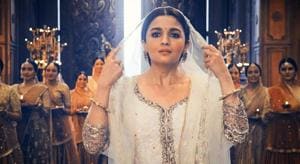 Alia Bhatt is winning accolades for Kalank song Ghar More Pardesiya. Alia Bhatt is winning accolades for Kalank song Ghar More Pardesiya.