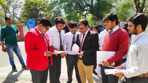 CBSE question paper analysis : A number of CBSE Class 12 maths students, who appeared in the examination on Monday, said that the paper was of average difficulty level and a bit lengthy.(Rajeev Mullick/HT photo) CBSE question paper analysis : A number of CBSE Class 12 maths students, who appeared in the examination on Monday, said that the paper was of average difficulty level and a bit lengthy.(Rajeev Mullick/HT photo)