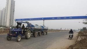 Palam Vihar residents stop work on Dwarka e-way again over alignment(Photo by Yogendra Kumar/Hindustan Times)(Yogendra Kumar/HT PHOTO) Palam Vihar residents stop work on Dwarka e-way again over alignment(Photo by Yogendra Kumar/Hindustan Times)(Yogendra Kumar/HT PHOTO)