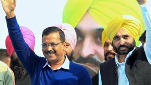 File photo of AAP convener Arvind Kejriwal and party MP Bhagwant Mann during a rally in Barnala. The party is trying for a seat-sharing pact with Congress in Punjab for the Lok Sabha elections and is learnt to be angling for three seats.(PTI File Photo) File photo of AAP convener Arvind Kejriwal and party MP Bhagwant Mann during a rally in Barnala. The party is trying for a seat-sharing pact with Congress in Punjab for the Lok Sabha elections and is learnt to be angling for three seats.(PTI File Photo)