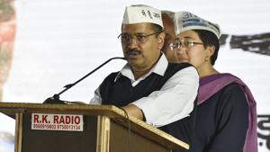 New Delhi, India - March 19, 2019: Delhi Chief Minister Arvind Kejriwal speaks as AAP spokesperson Atishi and other AAP leaders look on during the first election campaign rally, at Ramesh Park, in New Delhi, India, on Tuesday, March 19, 2019. (Photo by Raj K Raj/ Hindustan Times)(Raj K Raj/HT PHOTO) New Delhi, India - March 19, 2019: Delhi Chief Minister Arvind Kejriwal speaks as AAP spokesperson Atishi and other AAP leaders look on during the first election campaign rally, at Ramesh Park, in New Delhi, India, on Tuesday, March 19, 2019. (Photo by Raj K Raj/ Hindustan Times)(Raj K Raj/HT PHOTO)